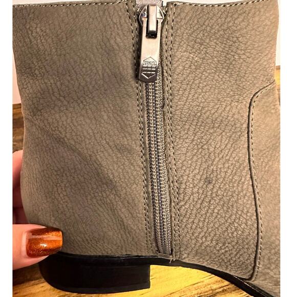 Vince Camuto Women’s Cici Gray Pebbled Leather Ankle Boots Size 9 Neutral Chic - Picture 9 of 12